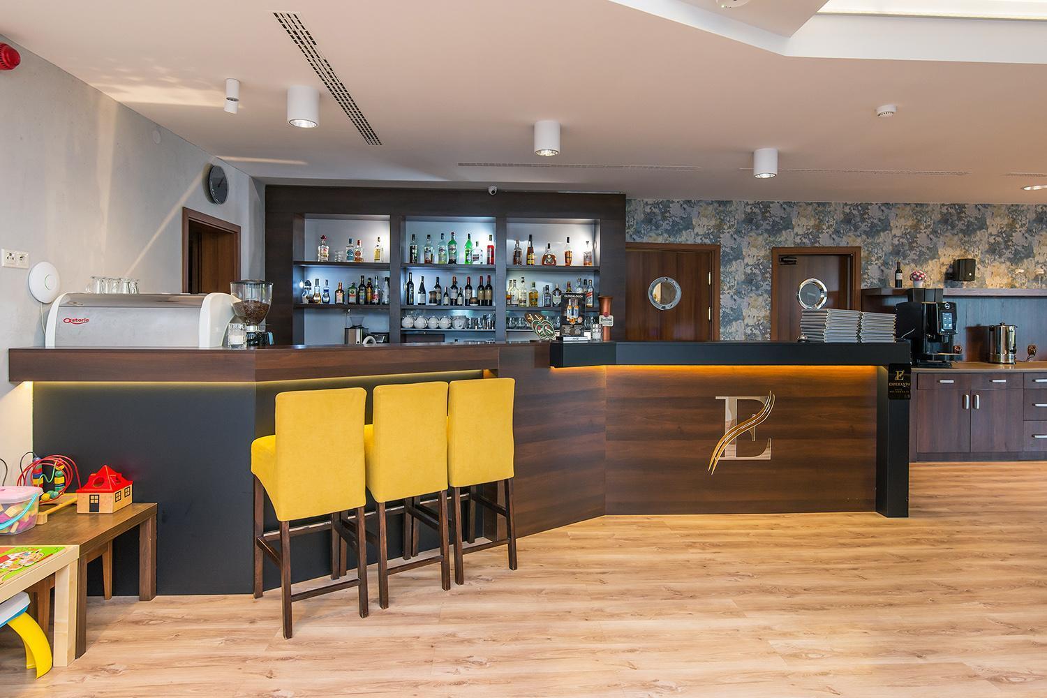 世界语酒店 Świdnica 外观 照片