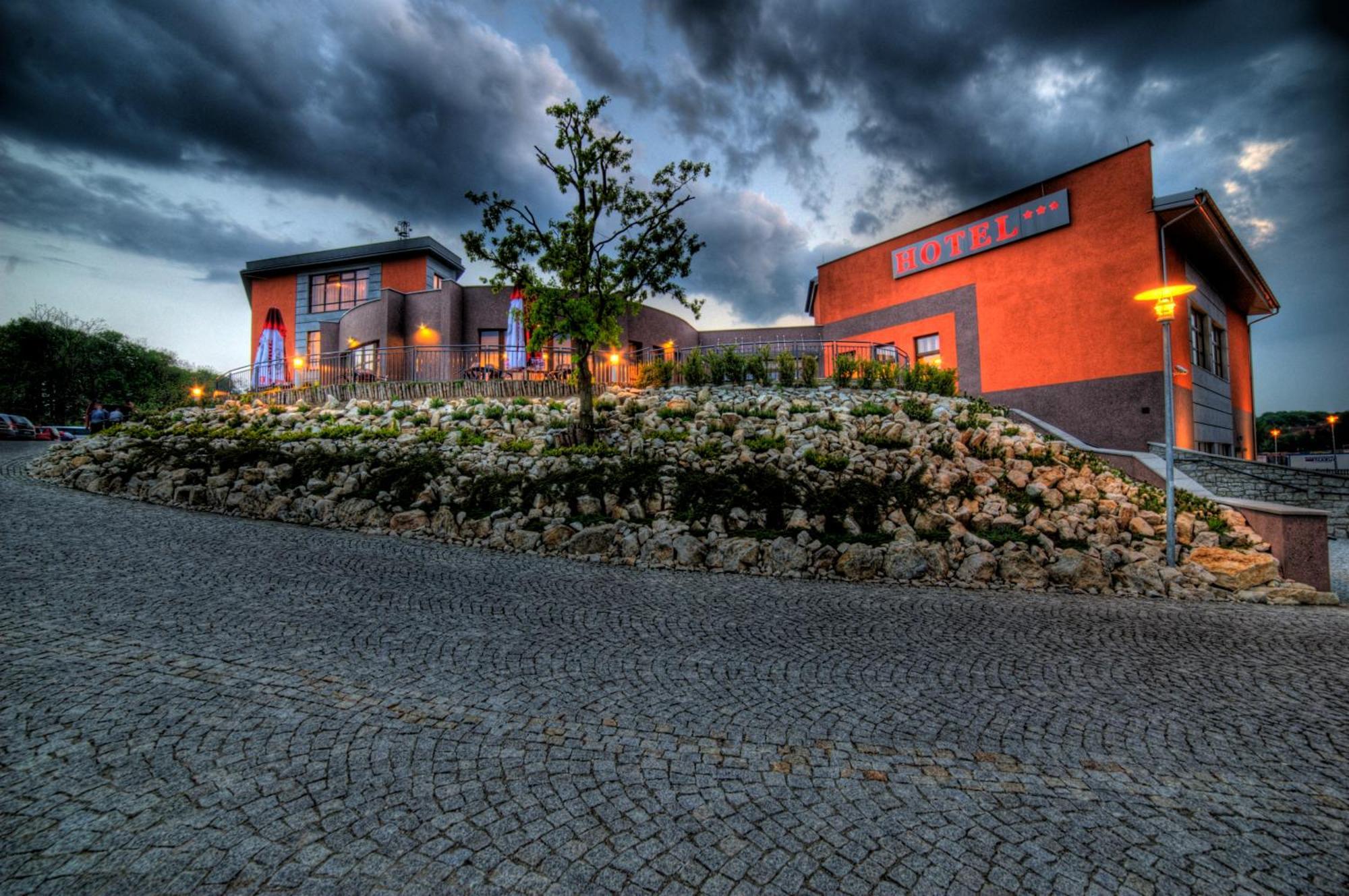 世界语酒店 Świdnica 外观 照片